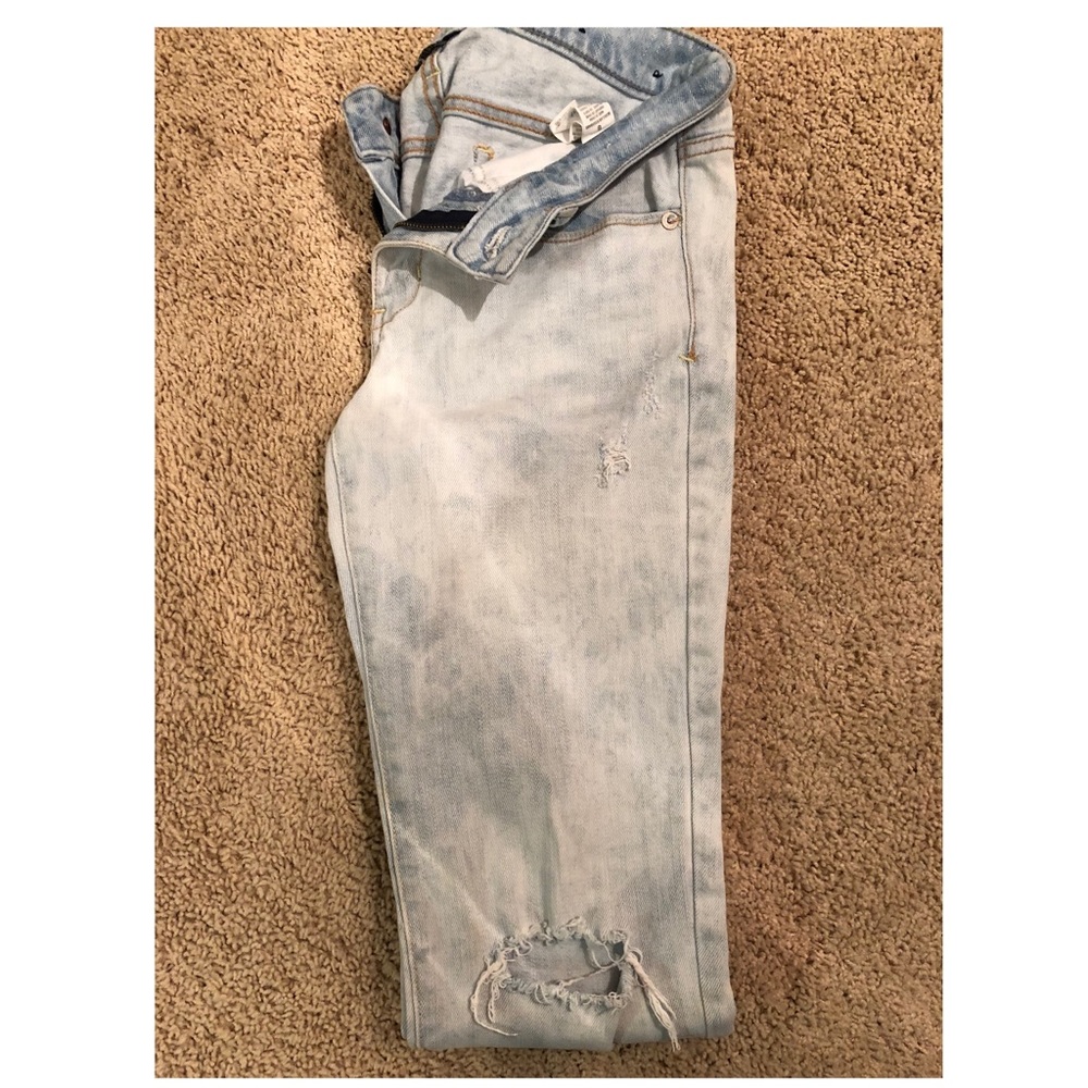 AE Skinny Reg Destroyed Acid Wash Jeans Size 6